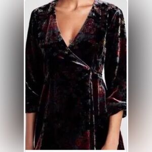 Zara Velvet Wrap Dress
Worn twice!
No stains or pulls